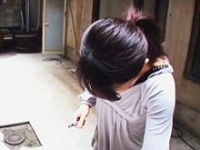 El video de la blusa amateur presenta a una hermosa chica asiática.