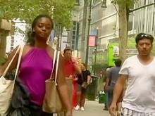 La princesa de ébano no está usando sujetador