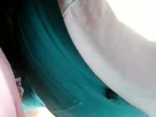 RICO ARRIMON A MILF HERMOSA PUERTA BUS