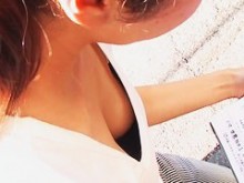 Hecho en Japón Downblouse tetas y pezón en una chica delgada