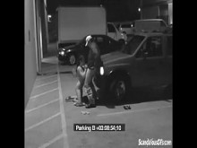 La puta sopla a la guardia de seguridad para salir de la bien