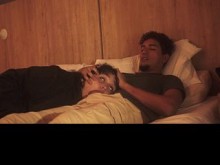 CON MI HERMANASTRO NOS VEMOS  UNA PELICULA Y TERMINO SINTIENDO SU POLLA EN MI BOCA