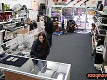 Dos aficionados tratando de robar en la casa de empeño y ser jodidos