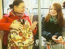 Adolescente pelirroja espiada en la orina pública (18+)