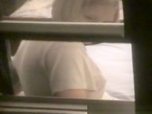 Masturbándose en la ventana