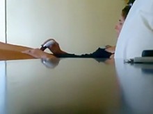 Vista astuta de mi novia con un consolador