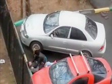 Conexión del estacionamiento con una pareja cachonda