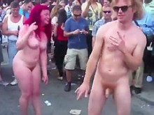 La fiesta de baile desnuda en las calles sigue creciendo