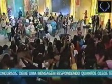 Adolescentes brasileños que muestran su falda en televisión (18+)