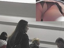 Tan Hose Upskirt (falso) en un día de Kewl