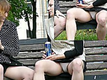 Hawt novias sentadas upskirt (falsa)