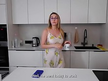 Hijastro y madrastra durante el trueno