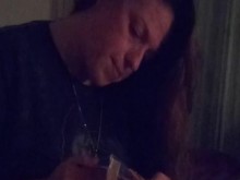 Emocionado por chupar la polla de papá parte 1 (cámara 2) chica fumando y abrazando