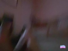 Milf caliente atrapado jugando con su rosa de novio