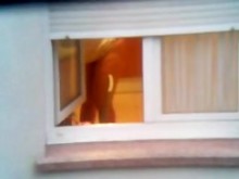 Guy hizo un video de ventana con una chica que se desnuda