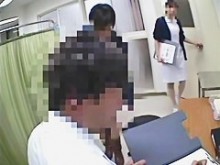 Gran vista del coño amateur bajo el examen médico