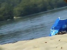 en la playa consigue dos chicas latinas sexys desnudas