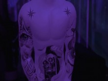 Kayden se corre mientras se masturba en solitario en VR