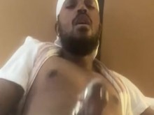 Mírame loco por toda mi mano y las sábanas.