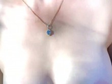 Mi paseo público desnudo por el parque - Me encanta mostrar mis tetas y que me atrapen en público