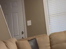 Stud no puede contener su carga antes de disparar semen a través de Fleshlight mientras gime