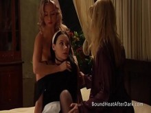 La criada voyeur de recompensa de la amante atrapada y se une a un trío