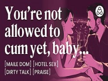 ASMR Audio Dom masculino porno la ataca con un juguete remoto en público y luego tienen sexo en el hotel - Audio erótico para mujeres