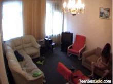 Jóvenes amateurs follan en el condominio de sus padres