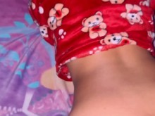 Inocente Chica FOLLANDO con su Padrastro en la Noche ¡¡A ella le encanta!!