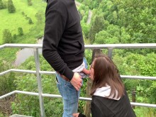 mamada pública arriesgada y perrito en la pasarela: ¡casi me atrapan!