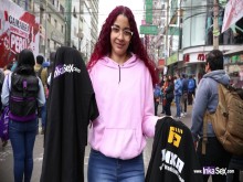 Venezolana delgada no vende ni un polo, pero aun así logra llevar "carne" a su mesa