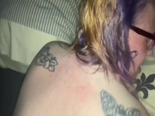 Un gordo barbudo consigue lo que quiere de Tinderslut y luego se revienta dentro de ella