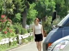 Chicas asiáticas con lindas bolsas caen para robar faldas