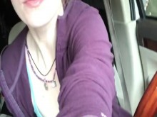 Coche público divertido juego de coño y leche materna, ¡casi me pillan!