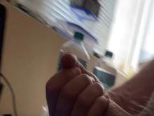 Tratando de hacer que mi pene orine y se corra