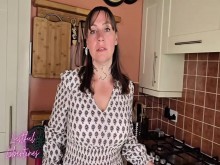 Mi madrastra celosa estaba ansiosa por demostrar que ella es la única mujer que necesito.