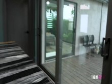 Follando a su madrastra mientras habla por teléfono - Ellie Tay - Taboo Heat - Luke Longly