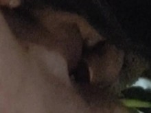 Esposa me chupa la polla en las escaleras del hotel