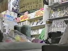 Cámara en vivo oculta (falsa) muñeca japonesa se masturba en la sala de clips