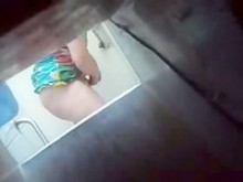 Espiando a mi madrastra digitación en el baño