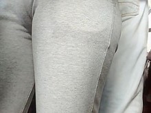 Chica delgada con deliciosa punta de camello