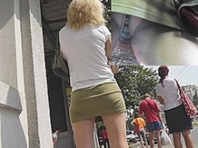 Hawt bombón upskirt de cabello dorado (falso) con correas