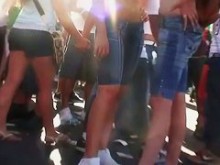 Chicas adolescentes cachondas con traseros sexys y sinceros (18+)