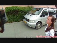 Petite euro filmada en cámara espía en público