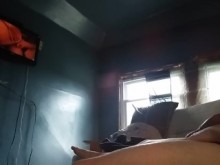 Viendo porno mientras me masturbo con mi coño de bolsillo