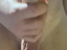 Chico caliente usando tenga egg para masturbarse