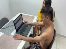 Tengo una ilusiomojado con mi tímida hermanastra y lo hago realidad con la mejor follada de su vida.