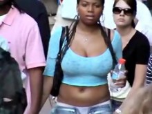 Grandes tetas rebotando