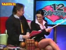 Increíble película upskirt (falsa) que muestra bonitos culos apretados