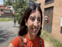 Chica Loca Chupando Polla En Los Arbustos - Enorme Corrida Facial En Público